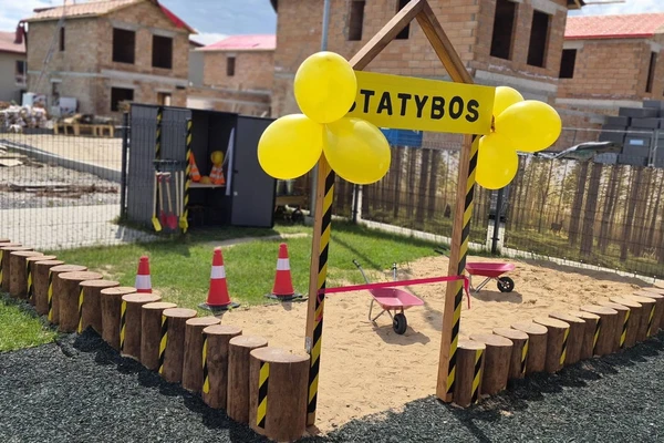 DARŽELYJE ATIDARYTA VAIKŲ STATYBŲ AIKŠTELĖ - Nuotrauka