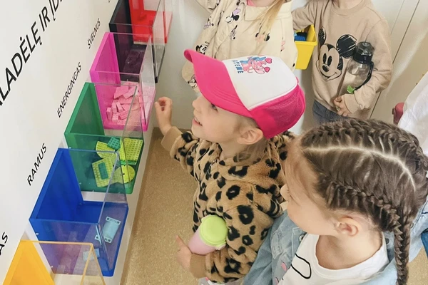 DARŽELYJE NAUJA ERDVĖ JAUSMAMS IR EMOCIJOMS