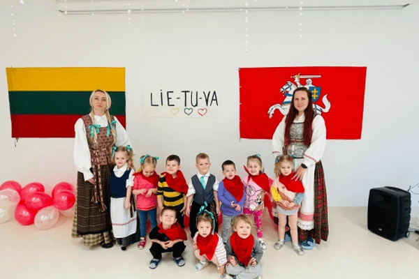 „Pienės“ darželio bendruomenė paminėjo Vasario 16-ąją – Lietuvos valstybės atkūrimo dieną! - Nuotrauka