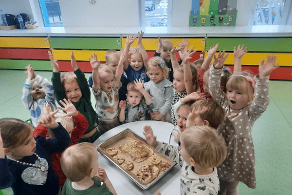 Pirmadienį „Žiogelių“ grupės vaikai minėjo Pyragų dieną! - Nuotrauka