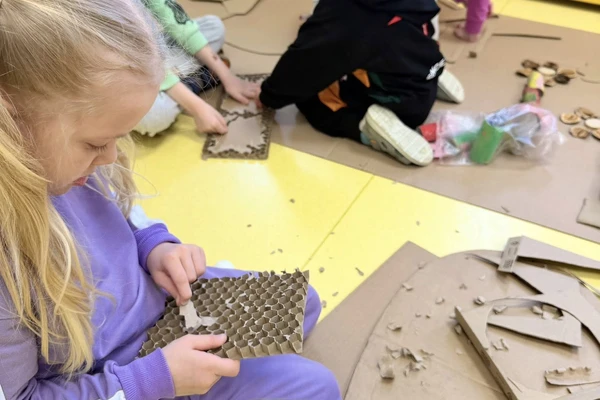 PRIEMONES IŠ ANTRINIŲ ŽALIAVŲ GALI KURTI IR PATYS VAIKAI
